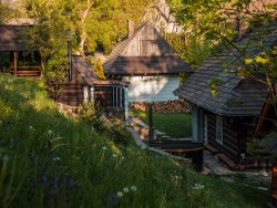 ZBOJNÍCKE CHALÚPKY - Horná Nitra - Čavoj | 123ubytovanie.sk